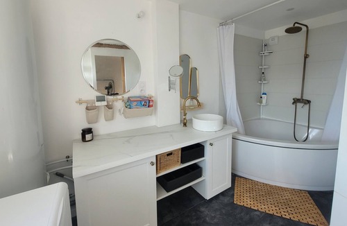 Saint-Leger-du-Bourg-Denis House | Maison Atypique, Idéale Armada