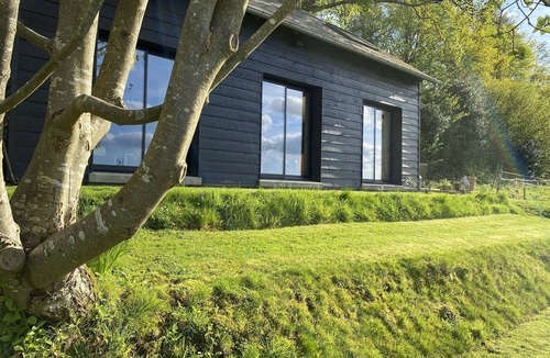 Saint-Pierre-de-Cormeilles Cottage | Maison D'inspiration Scandinave