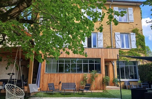 Le Pin Apartment | Maison du Bonheur – “Boho Room” with Shared Garden