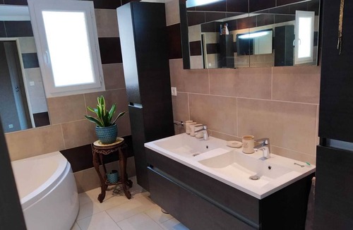 Saint-Agnant-de-Versillat House | Maison Vacances 6 Personnes