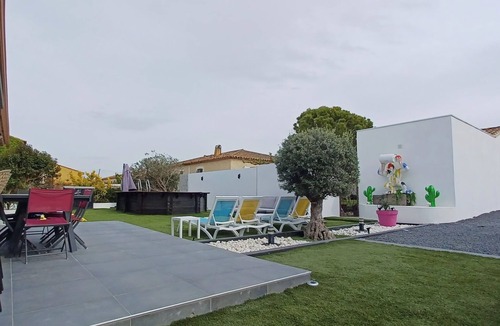 Marignane House | Maison à 2 Minutes des Plages. Piscine/terrain de Pétanque/vélos à Disposition