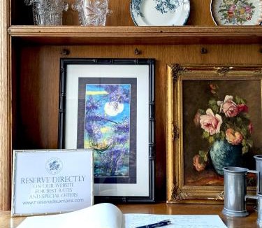 Ay Bed & Breakfast | Maison à Deux Mains