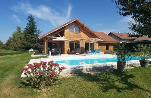 Chazey-Bons Villa | Maison à la Campagne Spacieuse Avec Piscine