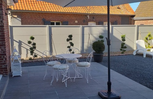 Eu House | Maison à la Campagne Avec Cour Clôturé et Espace Extérieur