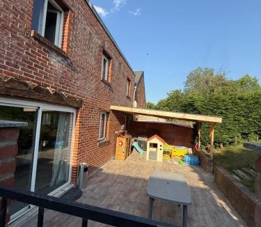 Mecquignies House | Maison à la campagne