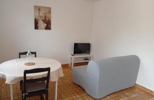 Saint-Pryve-Saint-Mesmin Apartment | Maison 1- entre ville et verdure