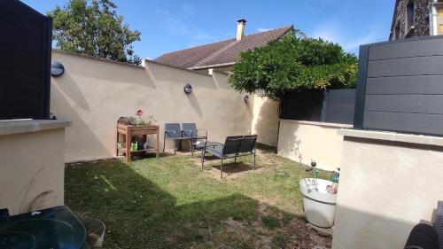 Chaufour-les-Bonnieres House | Maison 2 chambres avec jardin