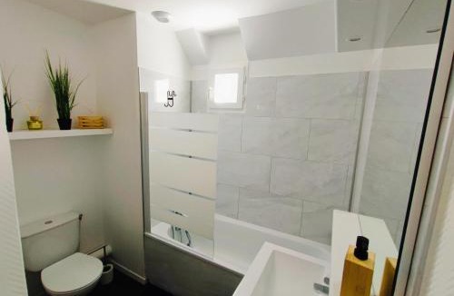 Bailly-Romainvilliers House | Maison 2 chambres avec jardin - 7 pers - proche Disneyland Paris