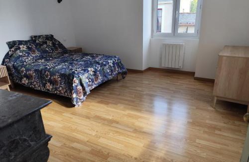 Noyen-sur-Sarthe House | Maison 2 chambres au coeur de Noyen