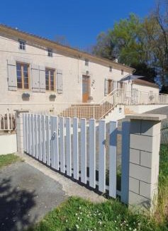 Saint-Bonnet-sur-Gironde House | maison 2 chambres au calme
