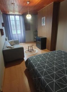 Saint-Bonnet-sur-Gironde House | maison 2 chambres au calme