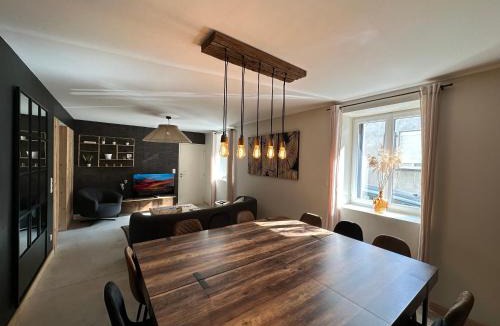 Reims House | Maison 200m2- 9 chambres avec sdb - 16-18 personnes - séminaire-Proche Centre-Ville-Gare et Arena-terrasse