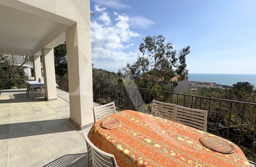 Sete Villa | MAISON 3 CHAMBRES MONT SAINT CLAIR