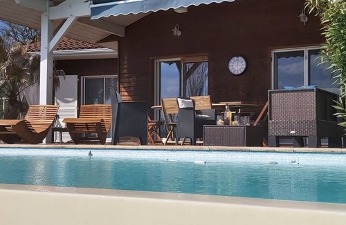 Nerac House | Maison 6 personnes avec piscine à débordement dans un grand jardin clos à Nérac
