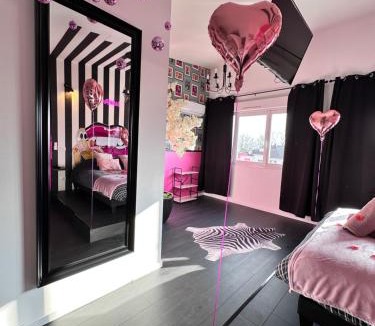 Messein Apartment | Maison 60 m2 Loveroom romantique avec jacuzzi privé à 10 min de Nancy et jardin privé