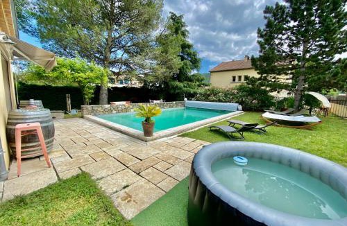 Alba-la-Romaine House | Maison 6p, 3ch, piscine, jacuzzi, cuisine d'été, jardin clos