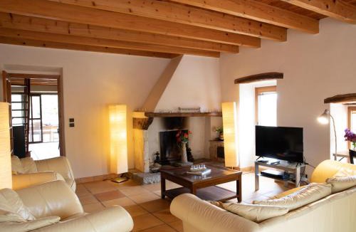 Rochecolombe House | Maison 6p, 3ch, piscine chauffée, rivière, randonnée, proche VALLON Pt d'Arc
