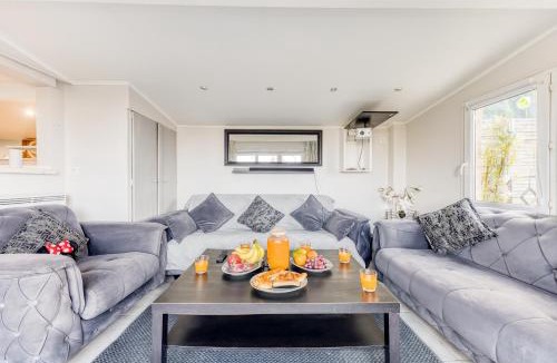 Villiers-sur-Morin Apartment | Maison 7 personnes avec piscine proche de Disneyland Paris