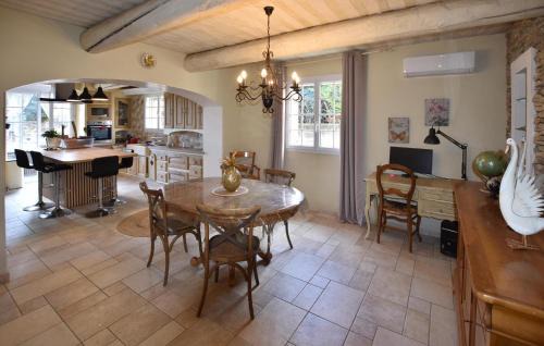 Entraigues-sur-la-Sorgue House | Maison Avec Piscine Privée