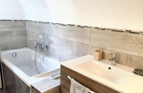 Saint-Andre-de-Cruzieres House | Maison accueillante à Saint-André-de-Cruzières avec piscine partagée