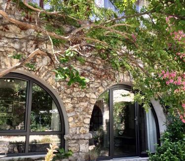 Saint-Andre-de-Cruzieres House | Maison accueillante à Saint-André-de-Cruzières avec piscine partagée