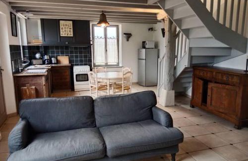 Saint-Pierre-de-Cheville House | Maison a la campagne