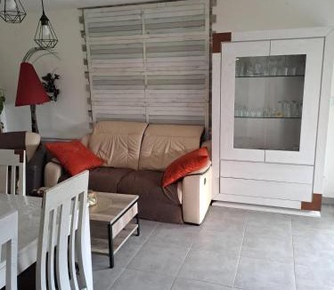 Estree-Blanche House | Maison accueillante près d'Estrée-Blanche avec terrasse