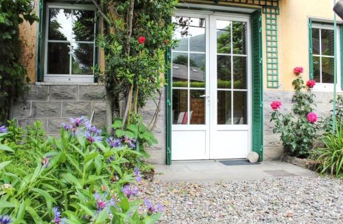 Bagneres-de-Luchon House | Maison accueillante à Bagnères-de-Luchon avec vue sur la montagne.b