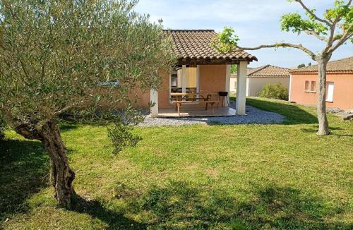 Grospierres House | Maison accueillante avec jardin et piscine partagée à Grospierres