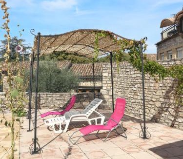 Orgnac-l'Aven Apartment | Maison accueillante à Orgnac-l'Aven avec piscine partagée
