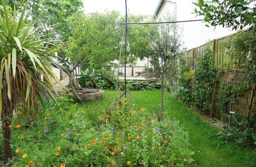 La Montagne House | Maison Ancienne Avec Jardin, un Havre de Paix