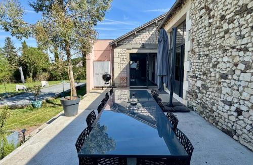 Buxeuil Villa | Maison ancienne moderne et design - 6 chambres 6 sdb - avec piscine et grand parc
