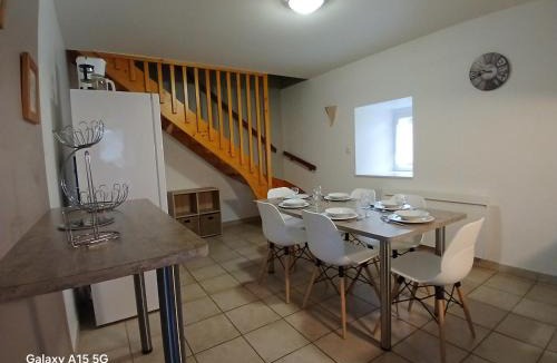 La Gaubretiere House | Maison ancienne rénovée avec terrasses, jusqu'à 6 personnes, La Gaubretière - FR-1-426-154