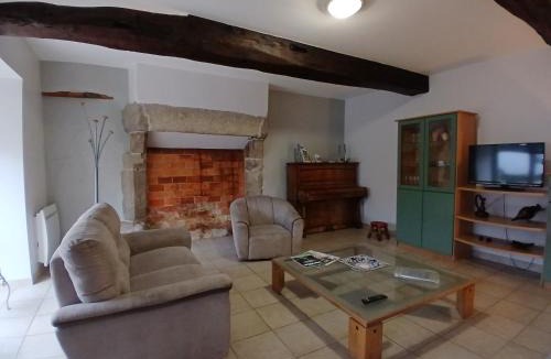 La Gaubretiere House | Maison ancienne rénovée avec terrasses, jusqu'à 6 personnes, La Gaubretière - FR-1-426-154