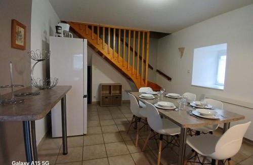 La Gaubretiere House | Maison ancienne rénovée avec terrasses, jusqu'à 6 personnes, La Gaubretière - FR-1-426-154
