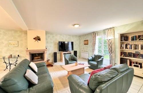 Sille-le-Philippe House | Maison Angelo - Piscine - Jardin - 6p