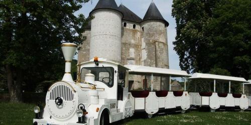 Vernon Bed & Breakfast | Maison Anne face to park in Vernon Giverny