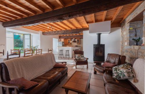 Arcizans-Avant House | Maison Anthian