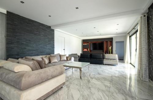 Gigean Villa | Maison Architecte avec Salle de Cinéma