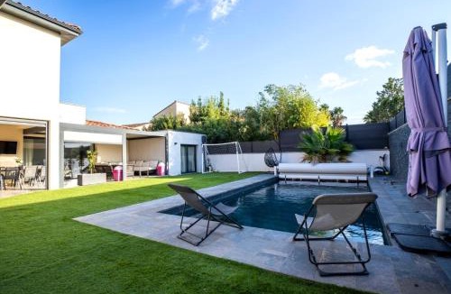 Gigean Villa | Maison Architecte avec Salle de Cinéma