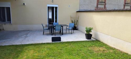 Tours-sur-Marne House | Maison Au 14