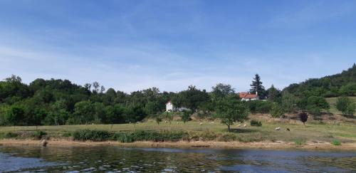Saint-Priest-la-Roche House | Maison au bord de l'eau