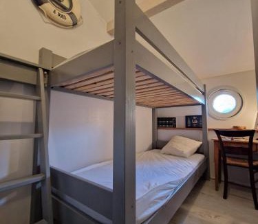 Saint-Priest-la-Roche House | Maison au bord de l'eau