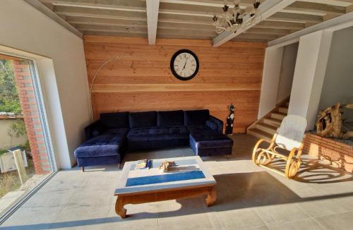 Saint-Priest-la-Roche House | Maison au bord de l'eau