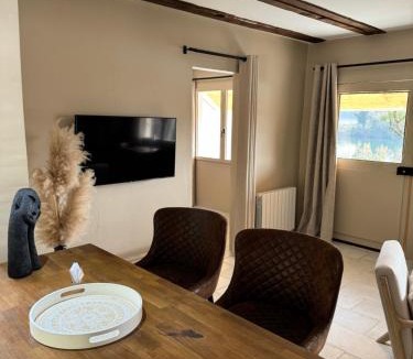 Rochefort-sur-Nenon Villa | Maison au bord de l'eau Les Roches