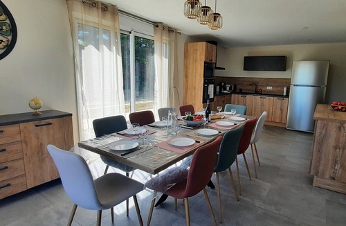 La Roche-sur-Yon House | Maison au Bord du Lac de Moulin Papon, 8/10 Pers, Lumineux et Tout Équipé