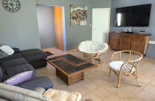 Le May-sur-Evre House | Maison au calme avec jardin & étang 25 min du Puy du F