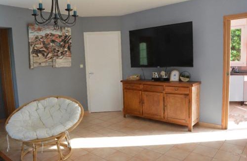 Le May-sur-Evre House | Maison au calme avec jardin & étang 25 min du Puy du F