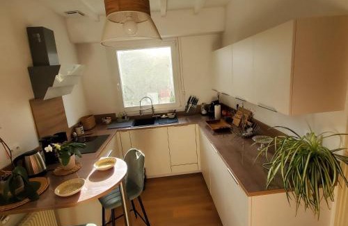 Condette House | Maison au calme avec jardin près du Château, forêt et plage