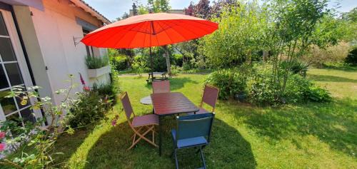 Condette House | Maison au calme avec jardin près du Château, forêt et plage